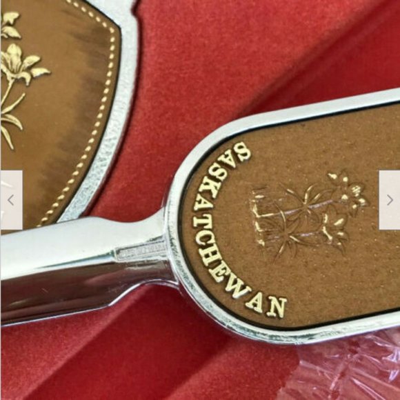 Vtg Souvenir Saskatchewan Canada Keychain, Letter & Bottle Opener Maple Leaf - Picture 4 of 7